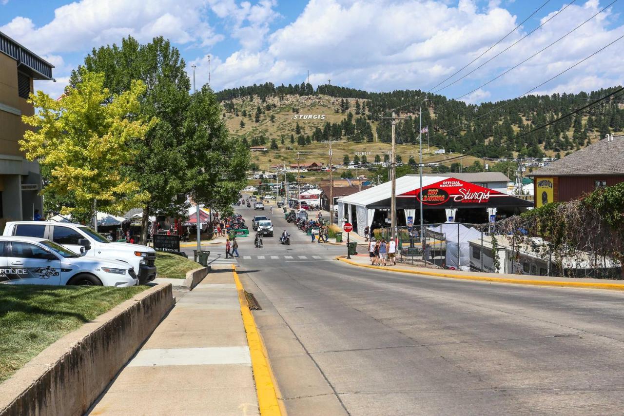 Centrally Located Sturgis Apt On Main St With Garage Extérieur photo